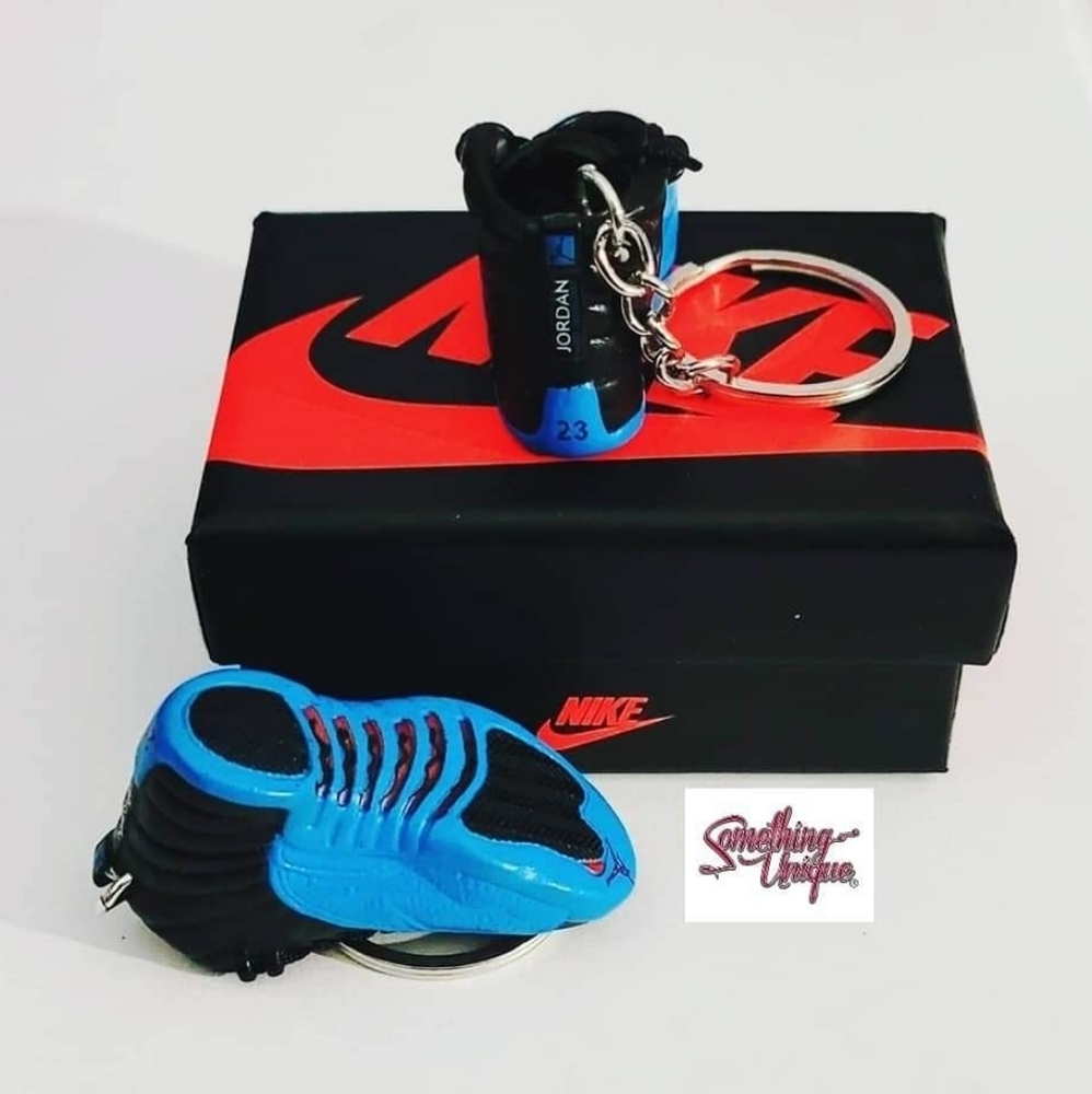 Mini Shoe Keychain - Picture 2 of 2